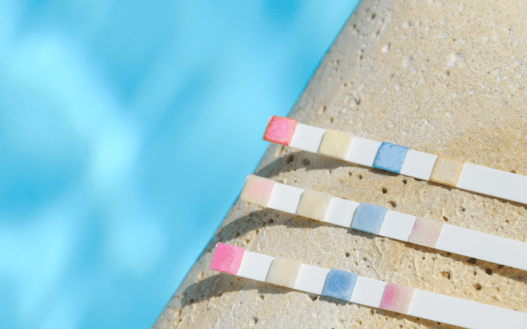 Traitement au chlore pour piscine : avantages, inconvénients et alternatives